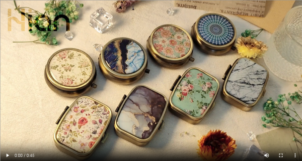 Compact and Chic Retro Pill Box with Mirror - Image 7