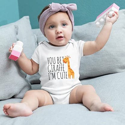 Adorable Giraffe-Themed Bodysuit for Babies - Image 2