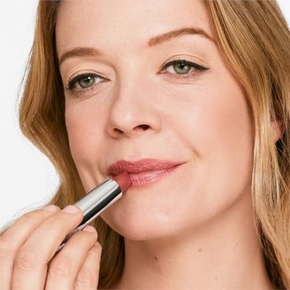Luscious Hydrating Lipstick with a Sculpting Finish - Image 5