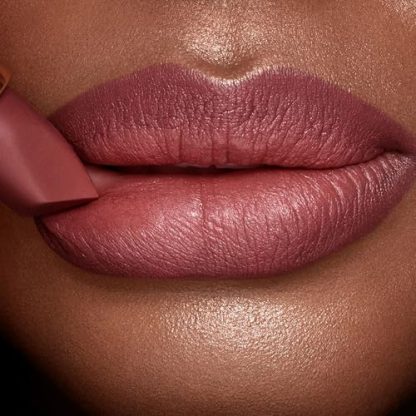Matte Revolution - Long-Lasting Lipstick with Buildable Color - Image 3