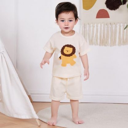 Adorable Lion-Themed Toddler Boy's Summer Clothing Set - Image 2