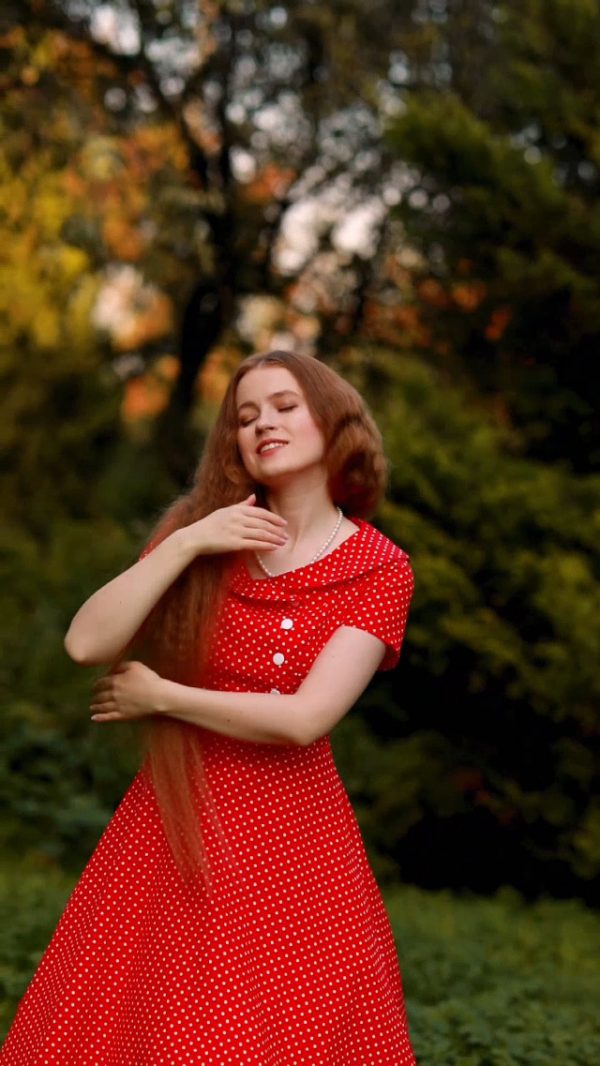Vintage-Inspired 1950s Swing Cocktail Dress - Image 7